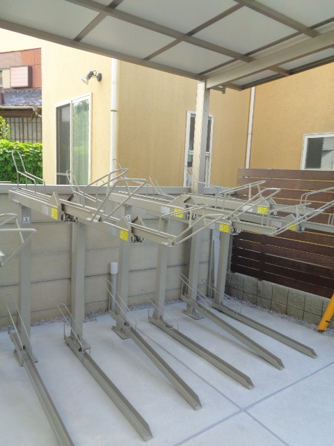 シャローヒルズ小町のその他共用部分|屋根付き駐輪場