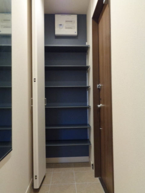 シャローヒルズ小町の玄関