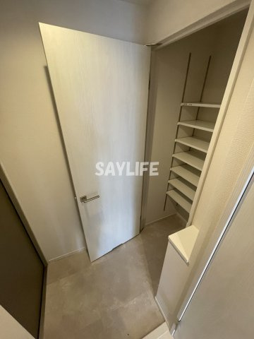スプランディッド玉造の玄関