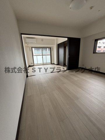 仲介手数料０円！ライブコート泉の居間・リビング