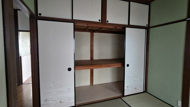 城南町1丁目貸家の収納