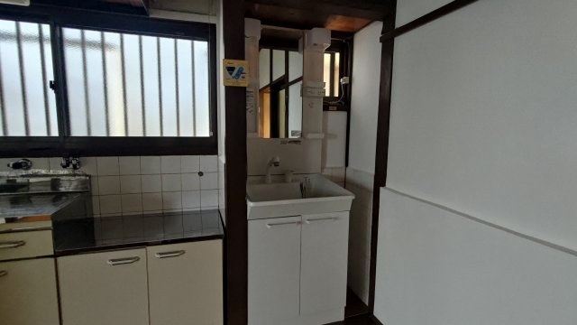 城南町1丁目貸家の洗面所