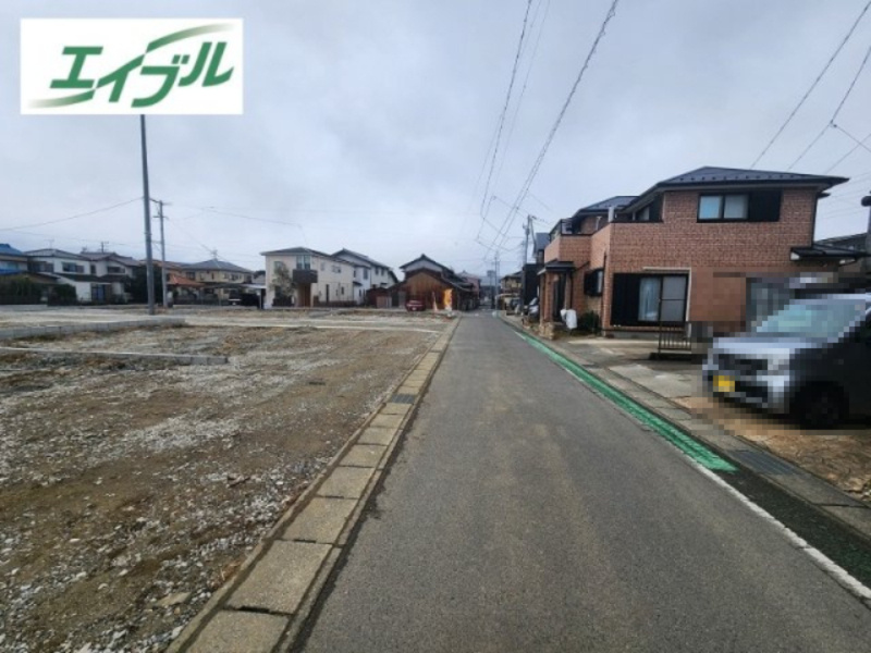 小牧市大字東田中　新築戸建　５号棟の前面道路含む現地写真