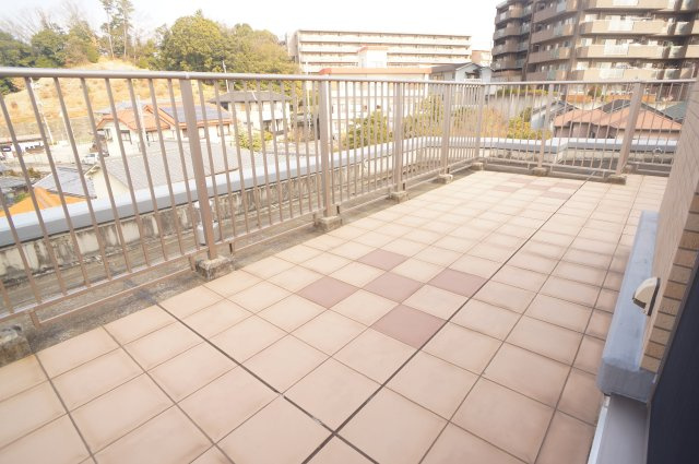 グランコート富雄のバルコニー