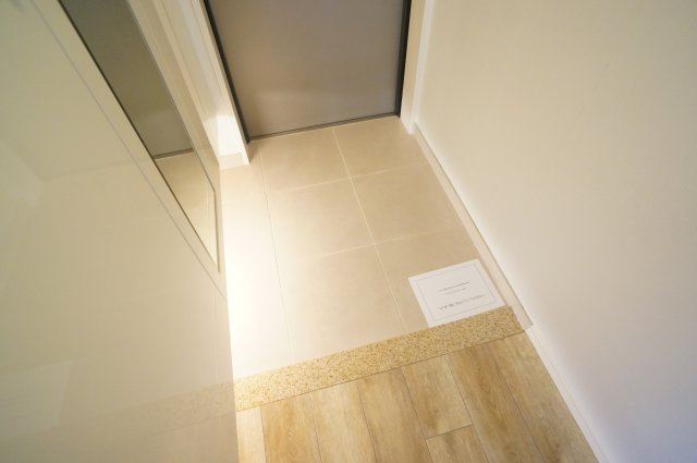 グランコート富雄の玄関