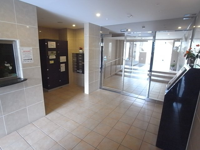 グランコート富雄のエントランス