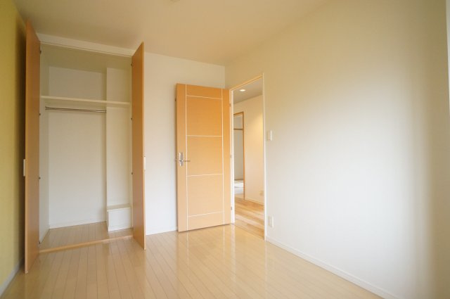 グランコート富雄の洋室