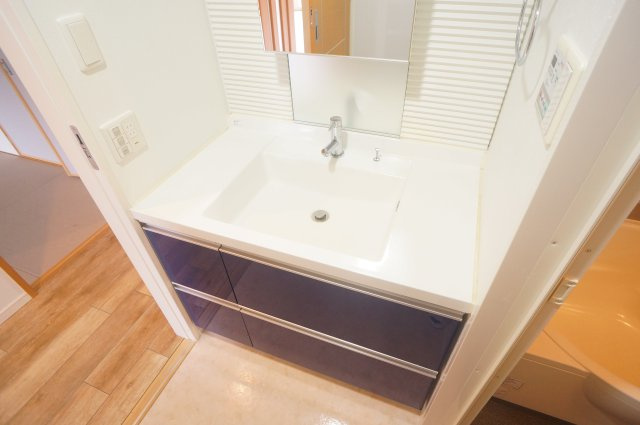 グランコート富雄の洗面所