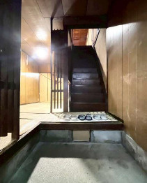 大阪市住之江区住之江3丁目　戸建投資物件の玄関