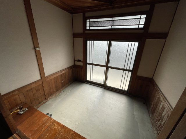 西条市楠　中古住宅の玄関