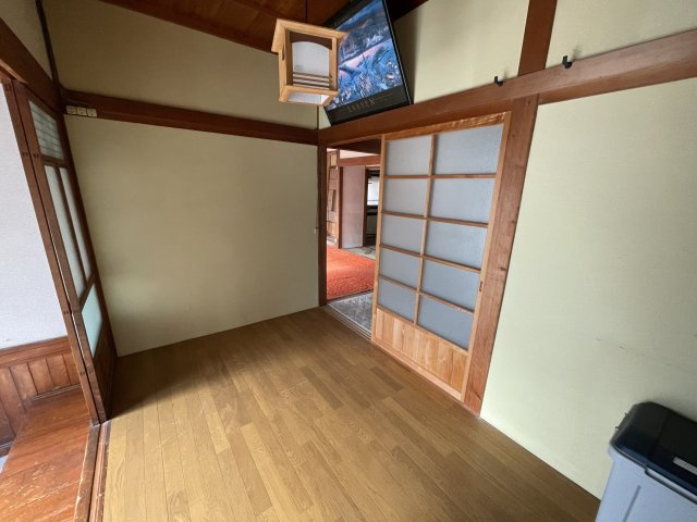 西条市楠　中古住宅の玄関