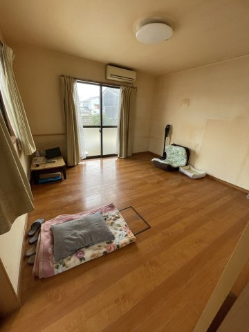 西条市楠　中古住宅の洋室