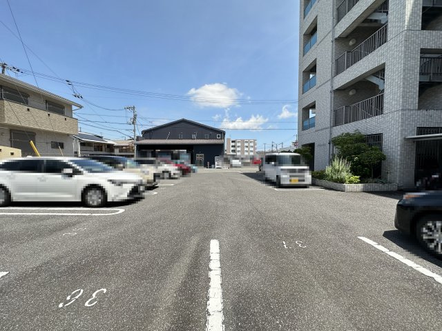 ルガーノⅡの駐車場
