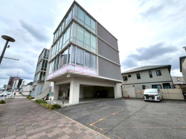 柱　ＮＳビル店舗の外観