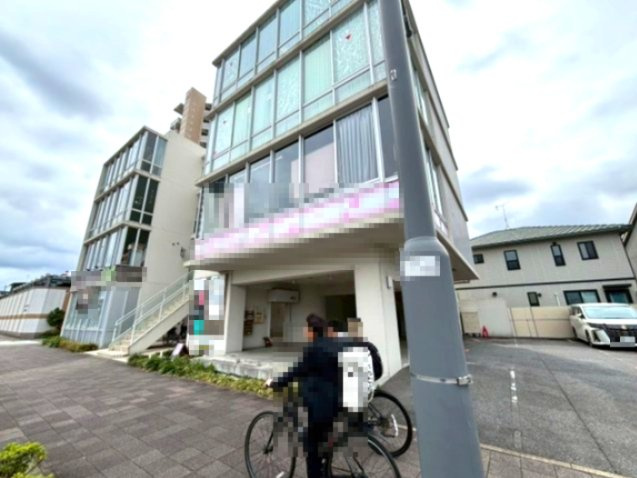 柱　ＮＳビル店舗の外観