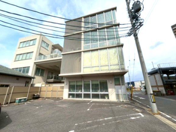 柱　ＮＳビル店舗の外観