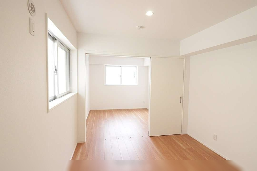 那覇市識名3丁目 2DKの洋室