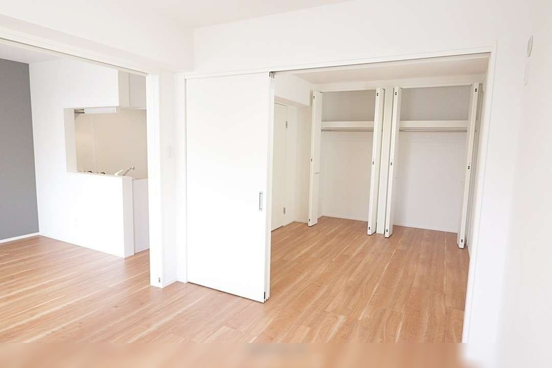 那覇市識名3丁目 2DKの居間・リビング