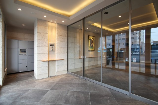 サヴォイグランデウォーターサイド　3階のエントランス