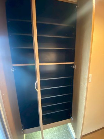 ジオ四条桂川ブライトコアの収納|26年1月撮影
シューズボックス、3面。