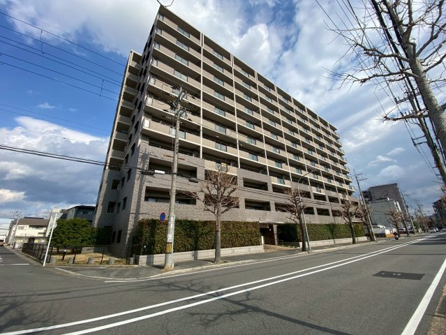 ジオ四条桂川ブライトコアの外観|26年1月撮影
117戸の大型マンション。