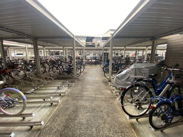 ジオ四条桂川ブライトコアの駐輪場|26年1月撮影