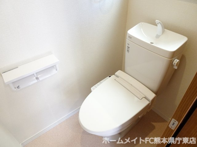 熊本市東区下南部３丁目の一戸建てのトイレ