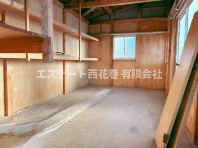 石鳥谷好地第7地割貸家の内装|倉庫内部。自転車やタイヤなど楽における広さです。（約14.9㎡）