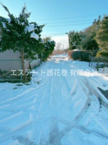 石鳥谷好地第7地割貸家のその他|前面道路（未舗装）