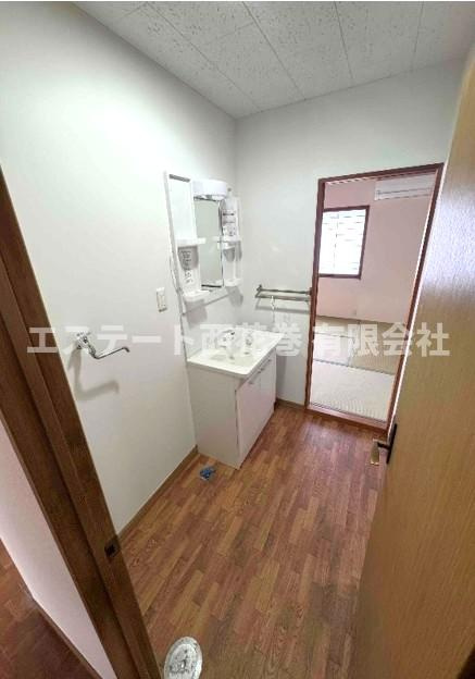 石鳥谷好地第7地割貸家の洗面所|シャンプードレッサー　新品
