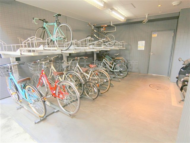 ハーモニーレジデンス大森WESTのその他共用部分|屋根付きラック式の駐輪場　空き状況等詳細はお問合せください。