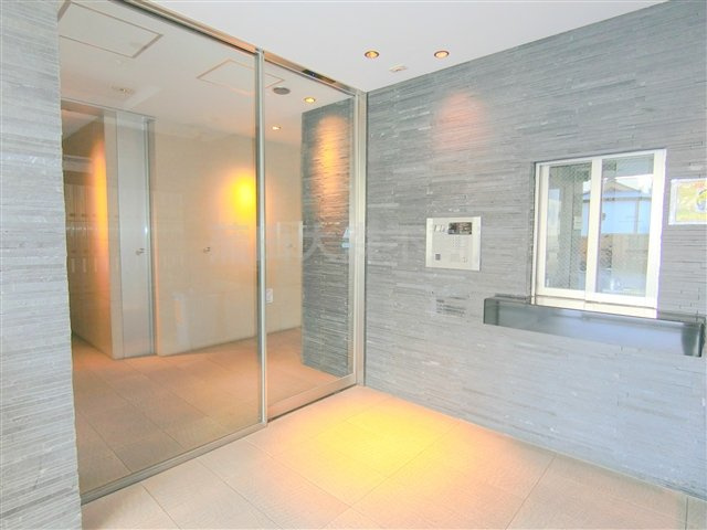 ハーモニーレジデンス大森WESTのエントランス