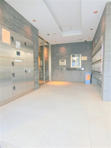 ハーモニーレジデンス大森WESTのエントランス|防犯カメラTVモニター付オートロック宅配BOXメールBOX管理人室　エントランス　