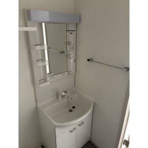 レアルノアールの洗面所|ゆったりとスペースのある洗面所