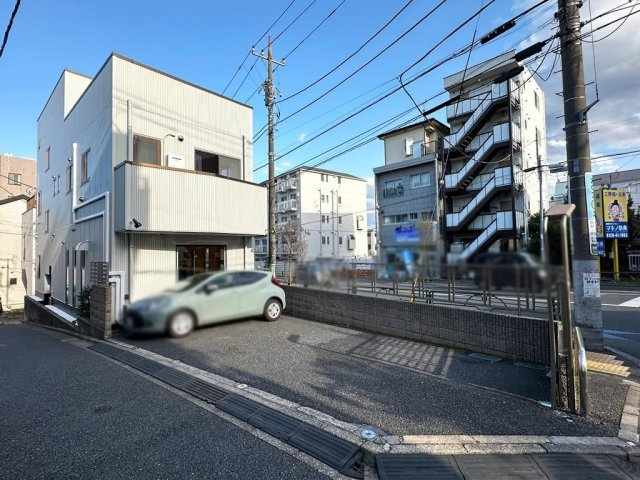 練馬区石神井台７丁目　中古住宅　の駐車場