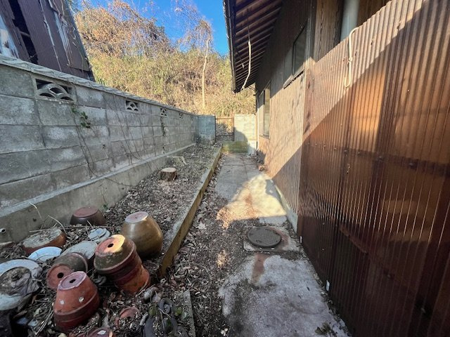 売戸建ての庭|離れ南側