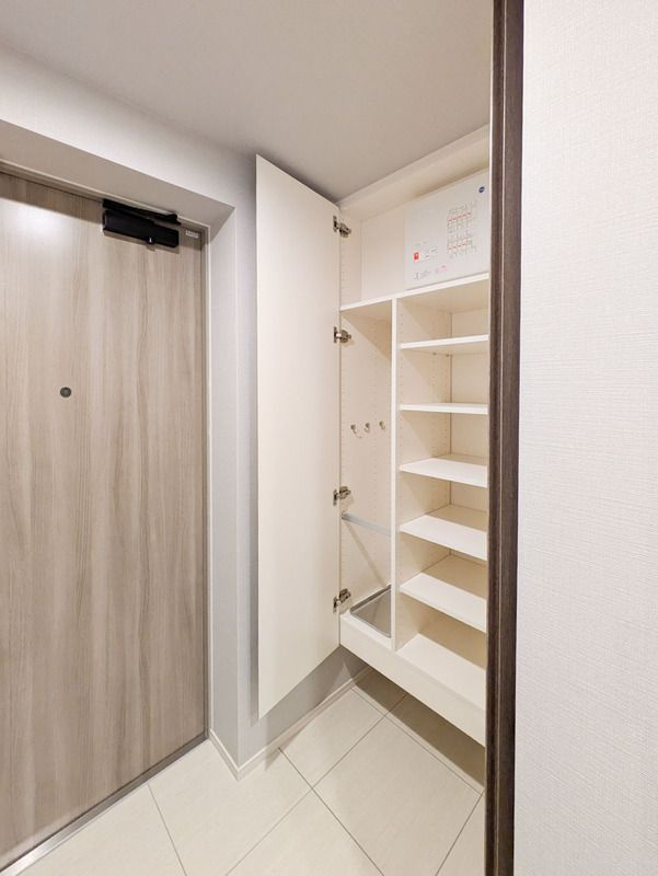 浦安市北栄２丁目の賃貸マンションの玄関