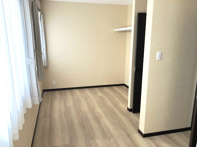 日高町野　中古戸建　4LDKの子供部屋|広い1部屋として使うこともできるのでいろいろな用途で使えます。