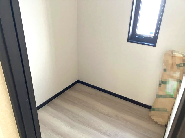 日高町野　中古戸建　4LDKの収納|2階クローゼットです。家族共用のファミリークローゼットとしていかがでしょうか。