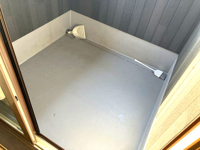 日高町野　中古戸建　4LDKのバルコニー|2階バルコニーです。綺麗に掃除されています。