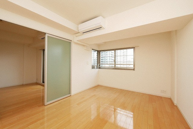 グレンパーク梅田北の洋室