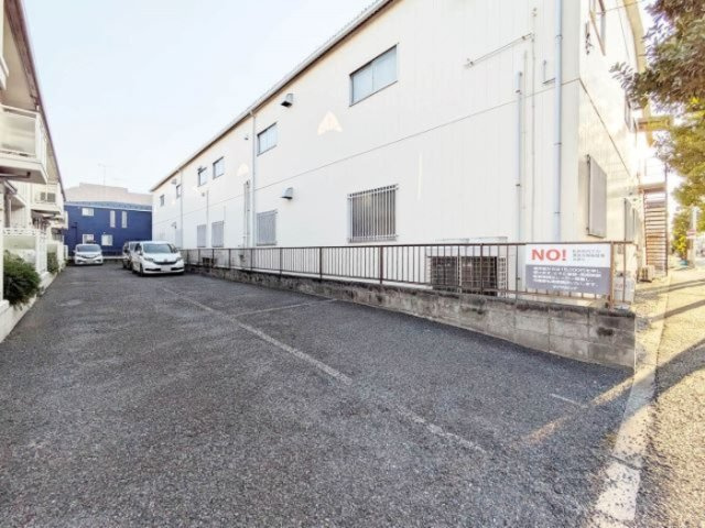 メゾンアサヒの駐車場