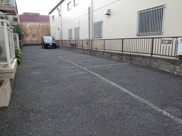 メゾンアサヒの駐車場