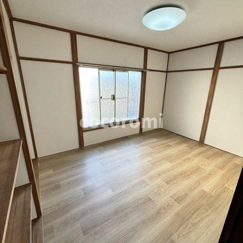 寝屋川市緑町戸建の洋室