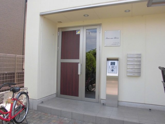 フェザンレーヴの玄関