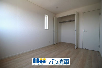 【洋室】 | クレイドルガーデン宇部市松崎町 第１（２号棟） | 住まう方でカスタマイズして頂けるシンプルなデザインの内装。ご自身で素敵な空間を創り上げられます。