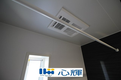 【設備】 | クレイドルガーデン宇部市松崎町 第１（２号棟） | 浴室換気・乾燥・暖房機（本体）。冬場の予備暖房、夜間や梅雨時の衣類乾燥、カビ対策などに活躍します。
