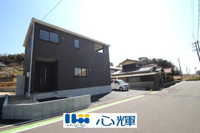 【前面道路含む現地写真】 | クレイドルガーデン宇部市松崎町 第１（２号棟） | コミュニティー以外の方々の出入りも少なく、お車の出し入れも楽々です。
