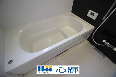 【浴室】 | クレイドルガーデン宇部市松崎町 第１（２号棟） | 疲れを癒す場所にふさわしい快適で清潔な空間で、心も体もオフになるリラックスタイムをお楽しみ下さい。