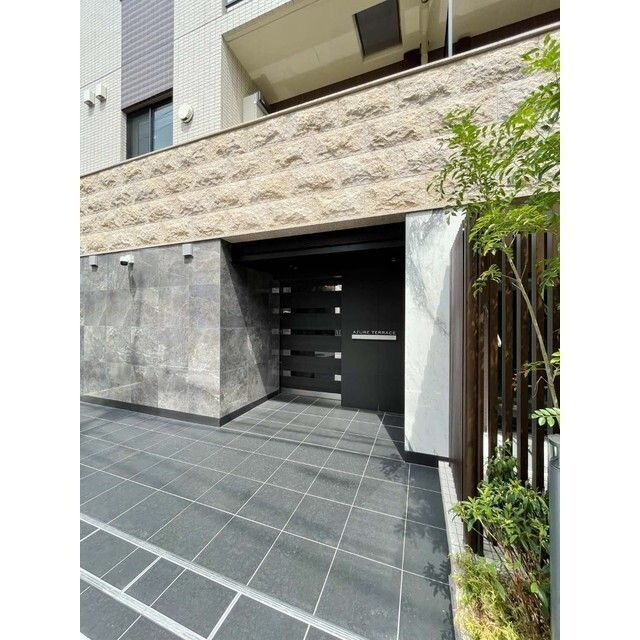 アジュールテラス目黒祐天寺のエントランス